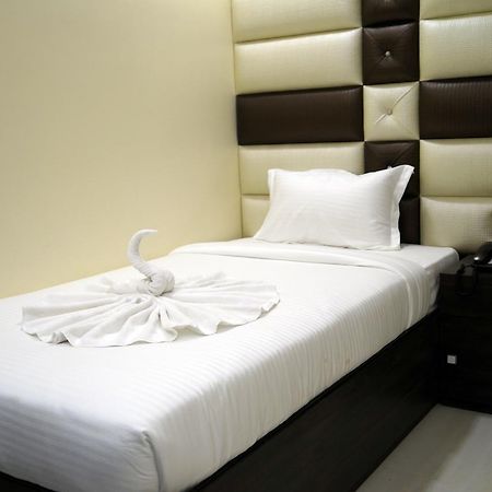 Hotel Silver Arcade Māldah Zewnętrze zdjęcie