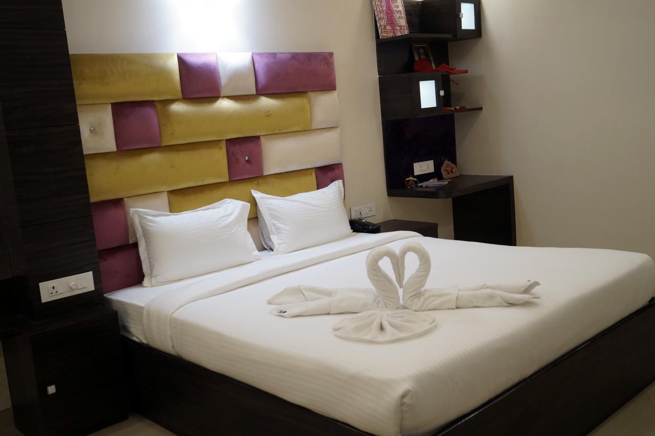 Hotel Silver Arcade Māldah Zewnętrze zdjęcie